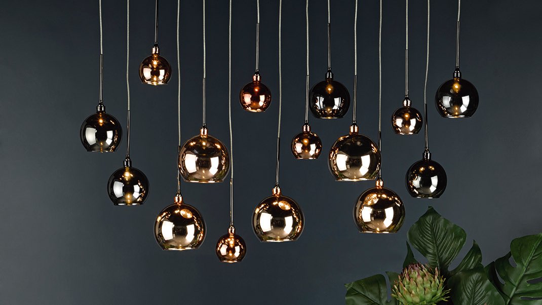 DistinctiveLite's tweet photo. This stunning cluster light is a perfect feature over a breakfast bar or long dining table. #kitchenlighting #kitchendecor #statementlighting #lightingdesign #lightinggoals #biggleswade #sassyhomestyle #lightinginspiration #interiorstyling https://t.co/uYYQSqOwBd