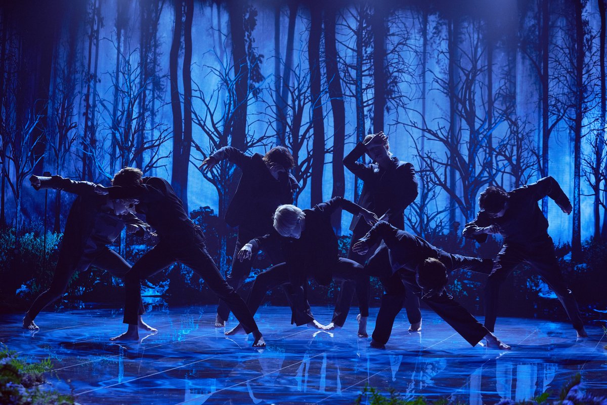 paramountplus's tweet photo. Choreo kings 👑💜 #BTS #BTSArmy #BTSxCORDEN #LateLateShow @BTS_twt https://t.co/gnYy9jxAlS