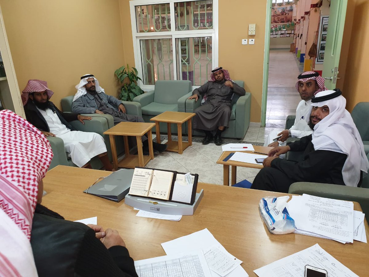 alyarmuk20172's tweet photo. اجتماع مع فريق برنامج الخطط العلاجية ومناقشة تدريب الطلاب على مبادرة أنا أقدر https://t.co/m7roVMKXk8
