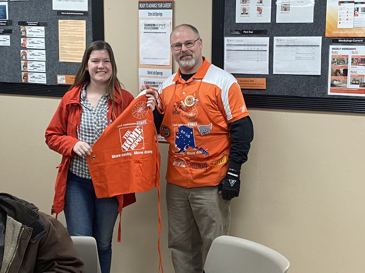 ScoobyDavis's tweet photo. Apron presentation at 8938 for our 4 newest associates. Welcome to the team Emilee (D90), Crystal (D90), Kyrsten (D31), and Garrett (D21). Can’t wait to start working with you all. https://t.co/CT8bFAnaB8