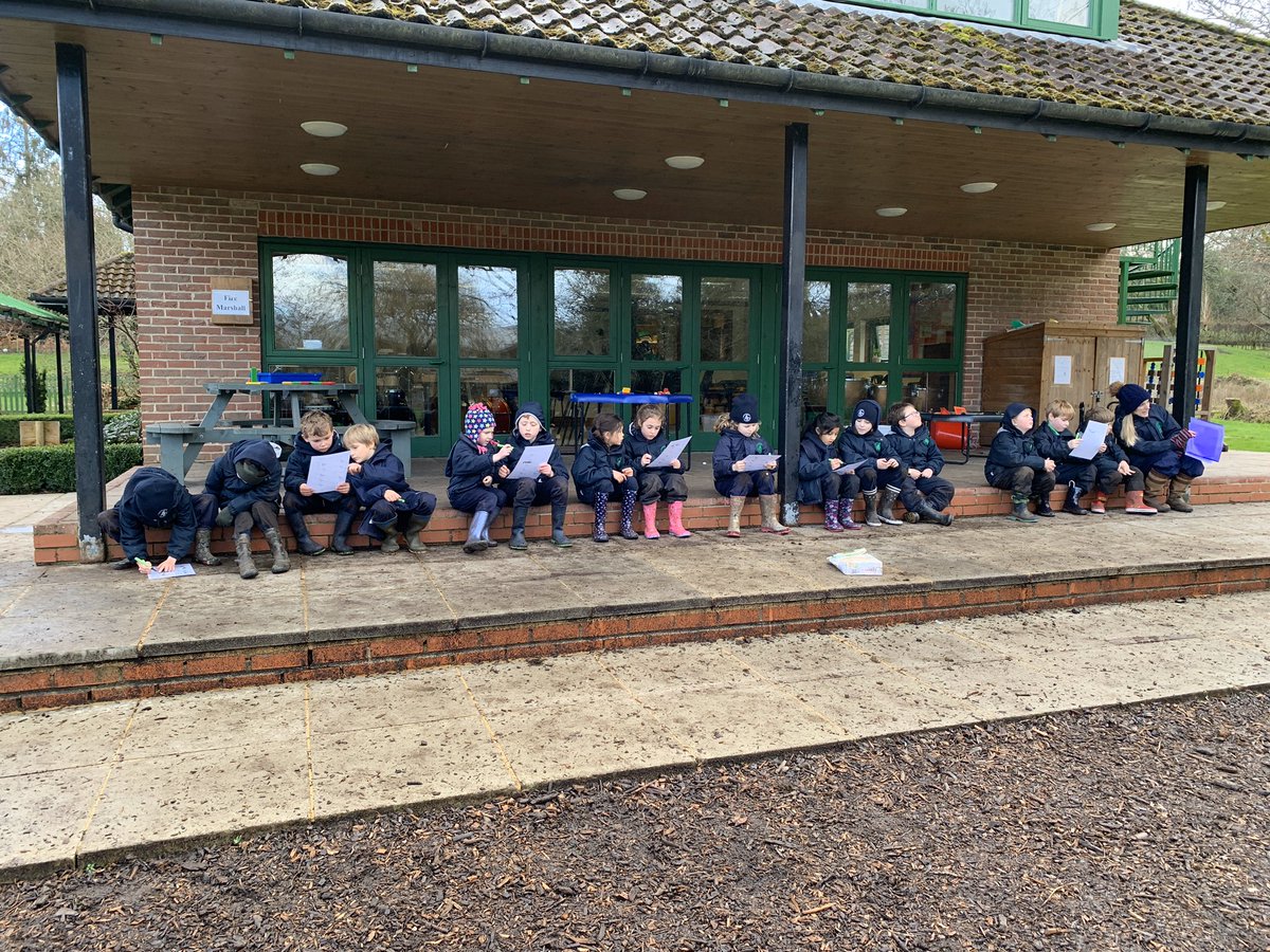 ThorngroveOutdr's tweet photo. Year 2 taking part in the #BigGardenBirdWatch how many will we spot? https://t.co/4tYG9buX8Y