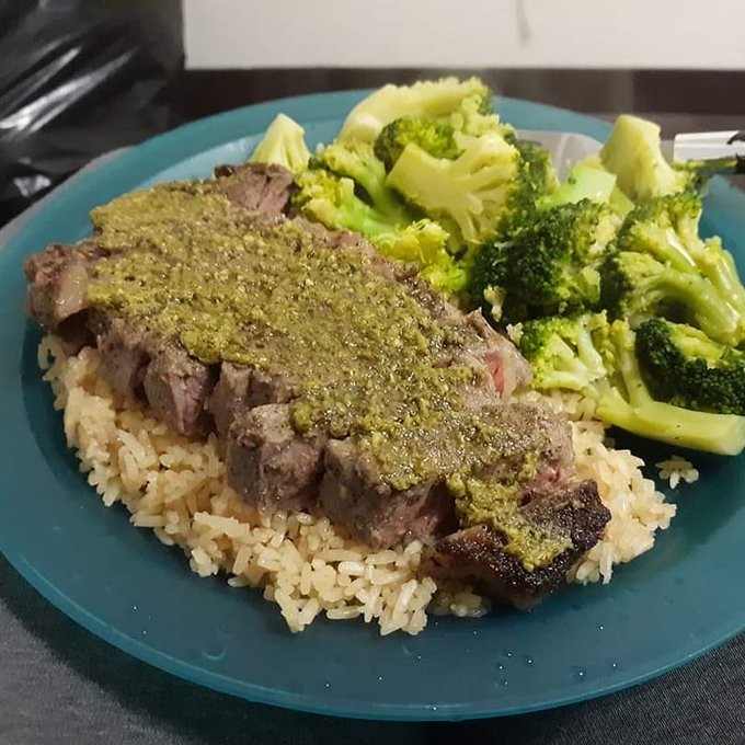 Pesto steak jasmine rice and steamed Broccoli https://t.co/VMPRB2kmvU<a href="/tag/blacksoma"class="tags"><span>#blacksoma</span></a>