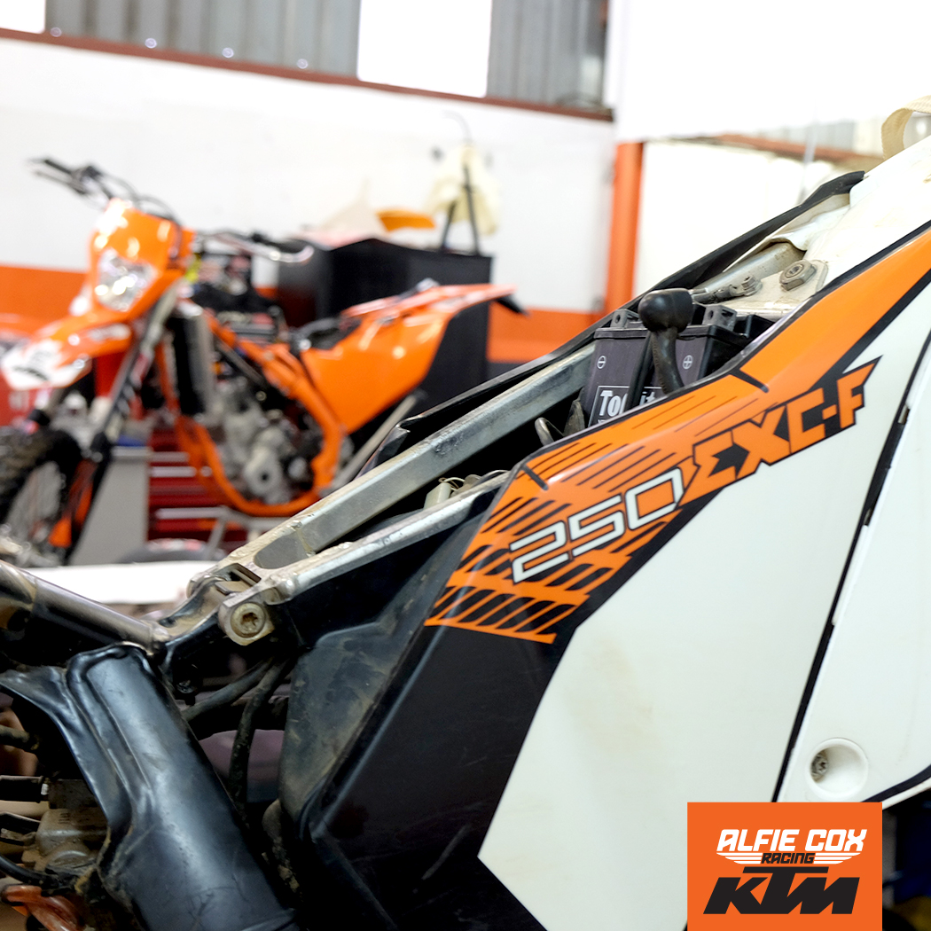 No matter what year your 🏍️ KTM is, our team of qualified mechanics can keep it purring! 👌😁

#Workshop #KTM #ReadyToRace