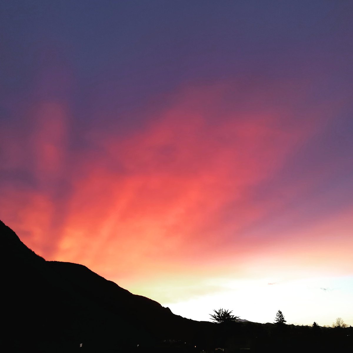 "Morgenrot schlecht Wetter droht"
Scheiß drauf 😉