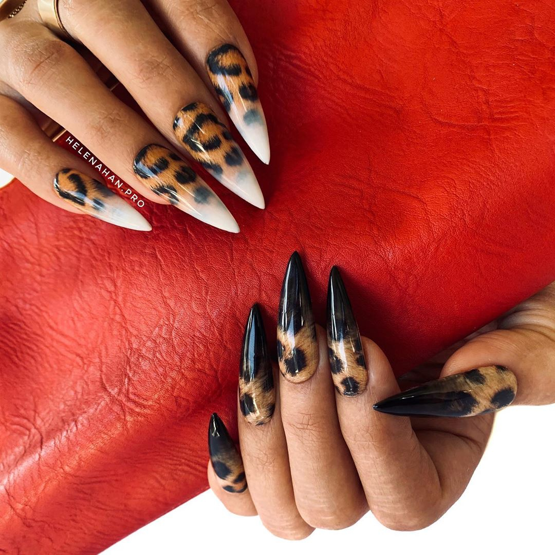 sxccosmetics's tweet photo. It's a beautiful and lovely set. Love it. What do you think?👇 Comment below 👇💖 Tag your BFF who loves it #nails #nailart Our new FOIL Glue Gel Kit is here 👉https://t.co/MmCilsu9f2 https://t.co/DdSRJZ0o3K