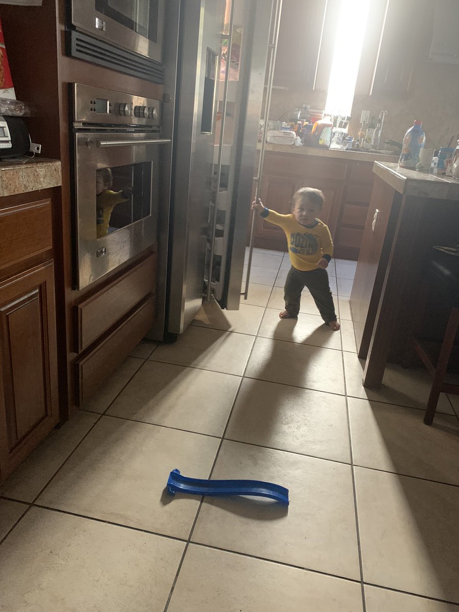machucaThe's tweet photo. When you check the fridge expecting there to be something to eat and there’s only 2 bottles of mayo and 5 rows of unlabeled condiments inside https://t.co/x5rK0ZC9MX