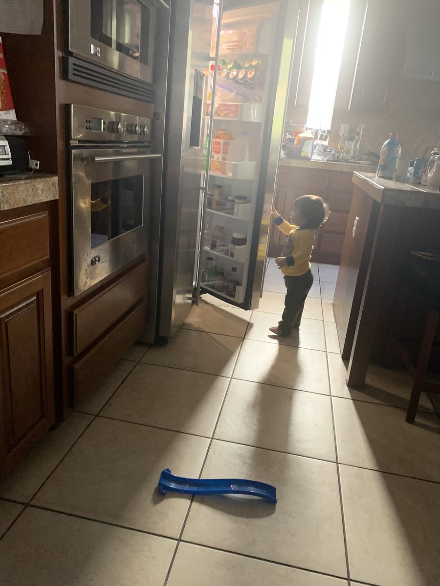 machucaThe's tweet photo. When you check the fridge expecting there to be something to eat and there’s only 2 bottles of mayo and 5 rows of unlabeled condiments inside https://t.co/x5rK0ZC9MX