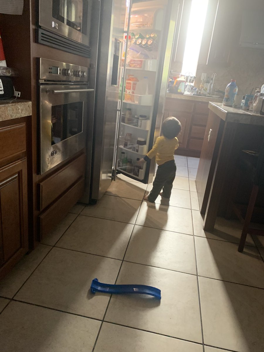machucaThe's tweet photo. When you check the fridge expecting there to be something to eat and there’s only 2 bottles of mayo and 5 rows of unlabeled condiments inside https://t.co/x5rK0ZC9MX