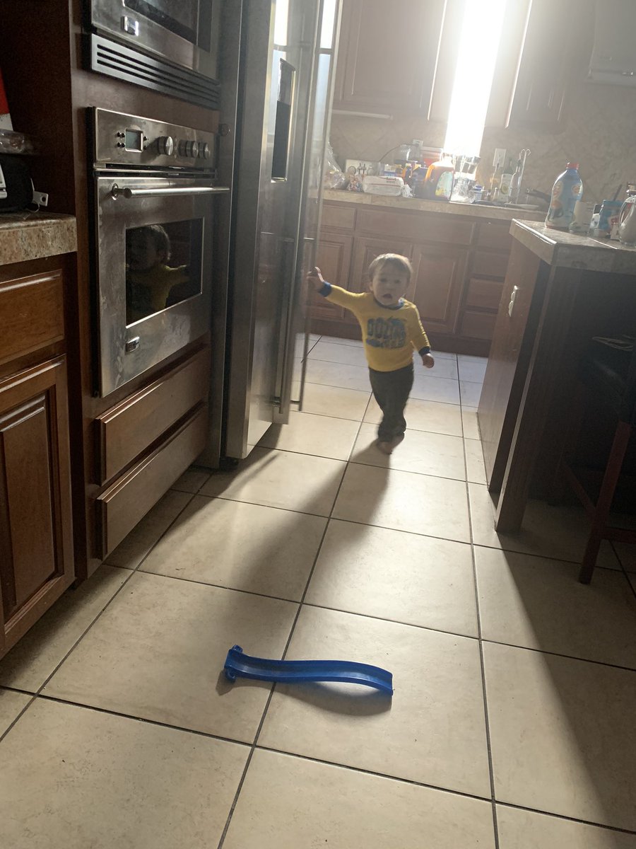 machucaThe's tweet photo. When you check the fridge expecting there to be something to eat and there’s only 2 bottles of mayo and 5 rows of unlabeled condiments inside https://t.co/x5rK0ZC9MX