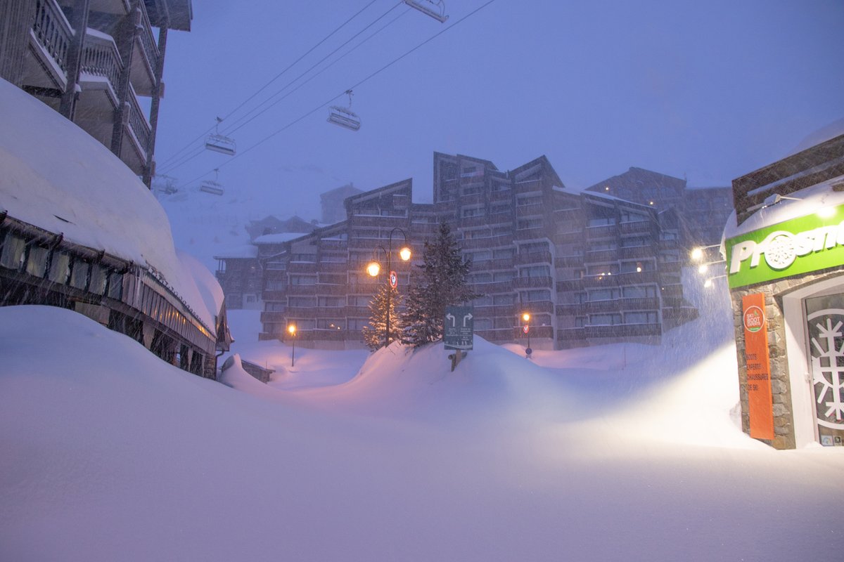 [En direct] Cette atmosphère ce matin ! 😍
Il neige depuis 24h à #ValThorens, et ça continue ! ❄❄ #Live