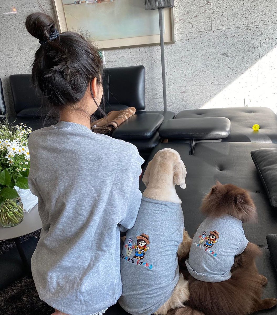NEWSJENNlE's tweet photo. [INSTAGRAM] 200129 Jennie (jennierubyjane) updated!

"The fam"

🔗https://t.co/x8oUTQojq6

#BLACKPINK #블랙핑크
#JENNIE #제니 @ygofficialblink https://t.co/DxN3eQDihC