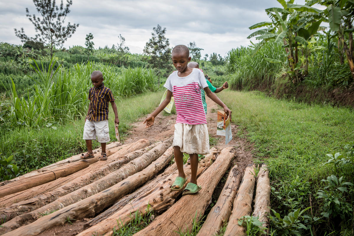 SCIRwanda's tweet photo. Save the Children’s Advancing the Right to Read programme provides a continuum of services for children aged 0-9 that focuses on beginning early, mastering foundational literacy skills and improving overall learning outcomes.
----
#RwandaReads #LiteracyClubs #SDG4 #EveryLastChild https://t.co/pqs3kfqXEx