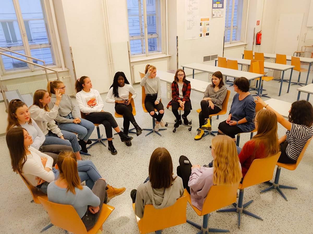 vclaTUwien's tweet photo. Prof. Margit Pohl, during her visit of a school where she held the workshop Diary of a Computer Scientist @ADAalgorithmen "Tagebuch der Informatikerin #Wien Mรคdchen in #Informatik"
#WomenInScience #EduPnx #girlswhocode #womenintech #Vienna #STEM #Austria #ComputerSindCool #IKT https://t.co/Nd8NoNNxaN