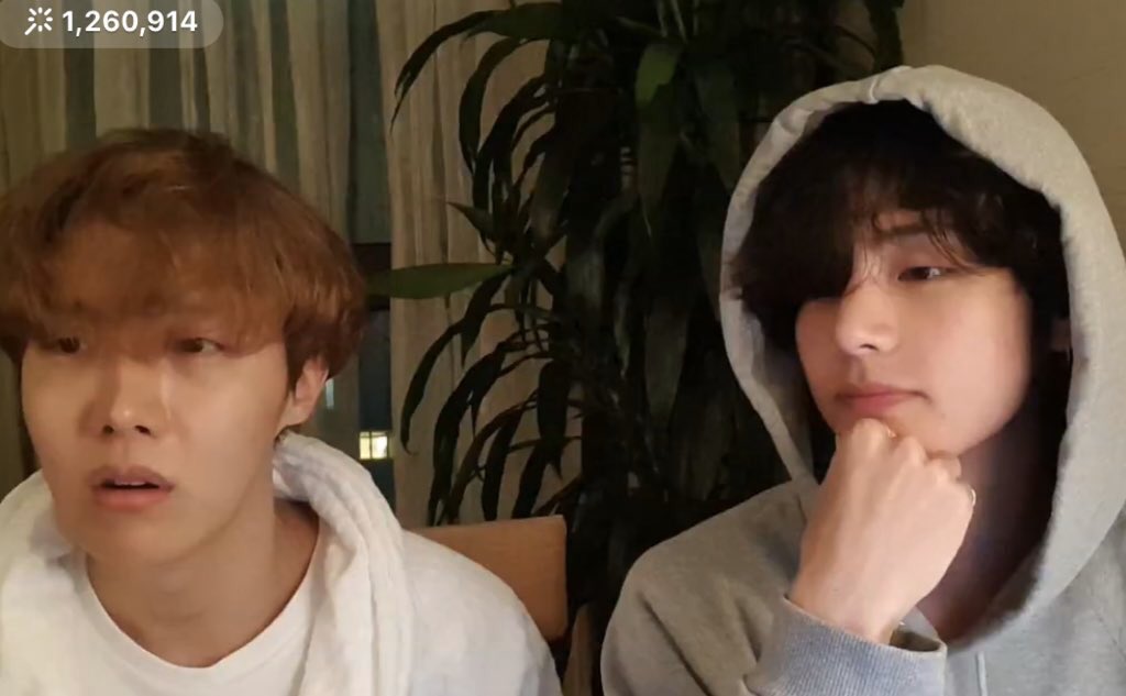 choi_bts2's tweet photo. Jhope and Taehyung both of them said James Corden took care of them so well and they felt the show shooting was so comfortable. Taehyung said it was the most comfortable show for him @BTS_twt 

Again #ThankYouJamesCorden!! https://t.co/mBUuB6zdbP