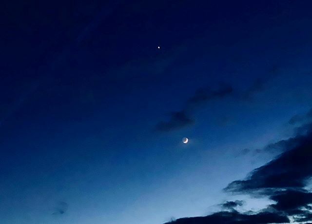 MauriceRebeix's tweet image. Stellar wisdom : Neptune and the Moon....
Sagesse stellaire: Neptune et la Lune...
.
.
.
.
#moon #netune #starrynight #stellarwisdom #sagessestellaire ift.tt/36tVa4o
