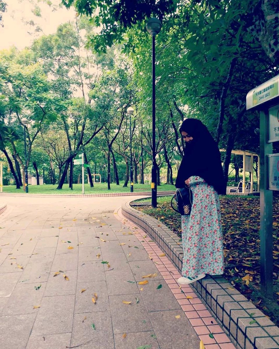 Ini Kisah ku,kisah dimana aku berada dilingkungan yg berbeda pemikiran.
dimana aku yang tidak tau soal agama,ya aku sebagai umat muslim pada umum nya,aku belum begitu mengenal lebih jauh tengang islam.Yang dimana  aku masih butuh banyak belajar untuk memahami tentang agama ku.