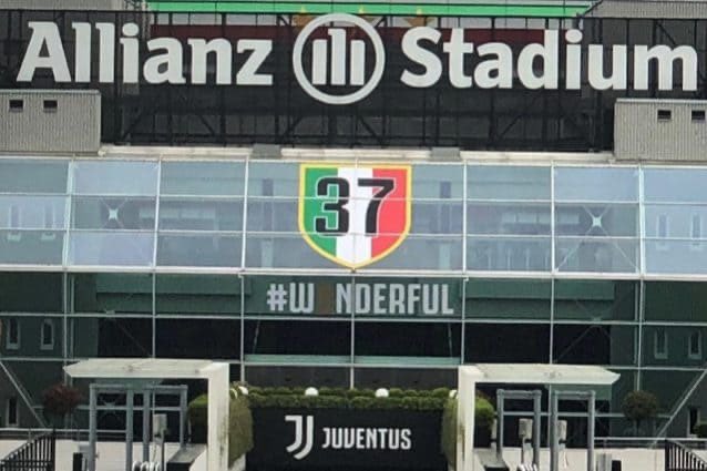 donatocerullo's tweet image. - No al minuto di silenzio per #KobeBryant
- Sì agli scudetti revocati esposti allo Stadium

La vergogna.