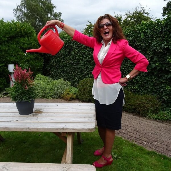 nancybaten1's tweet photo. Style resolutions? I don't actually have them. I wear what I feel like wearing on that day. Don't think I have a signature style, either. One day I want colorful and the other day black. #dutchfashionblogger #howIwearmy #MatchmadeinSeven #modeblogger #ou https://t.co/AdvCjYXfGe https://t.co/M5IuYdtgq0