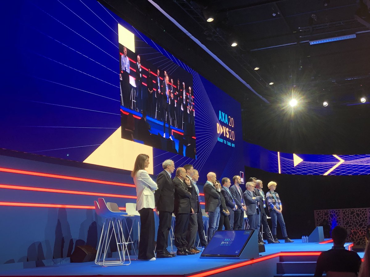 19_zaz's tweet photo. Not being on stage is a great way to experience the #AXADays 😉 (what about you @EmmanuelTZ ?). Congrats to the team @udecoene @genoncat @emiliebethery +Thomas for this new edition #OneAXA https://t.co/tB6U0yIHh3