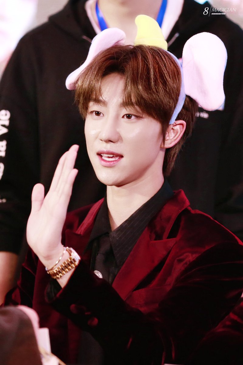 Just a surprise🎁
2019 青岛签售
#Dreams_Come_True #세븐틴 #SEVENTEEN #디에잇 #서명호 #THE8 #徐明浩 #ディエイト #ミンハオ<a href="/pledis_17/">세븐틴(SEVENTEEN)</a>