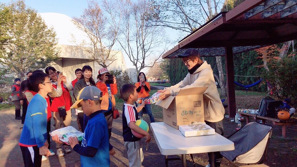 m_i___446's tweet photo. いつも自分の事は後回しで困っている人達の元へ駆けつけて支援してる。こんなにもたくさんの人を勇気づけて助けてる人が天狗に見える？決して、好感度を上げるためにこのようなことをしてる訳じゃない。彼は本心で困ってる人を助けたいと思ってるから行動に移してる。なのに天狗なんて言わないで欲しい https://t.co/aDs1E4yfeP