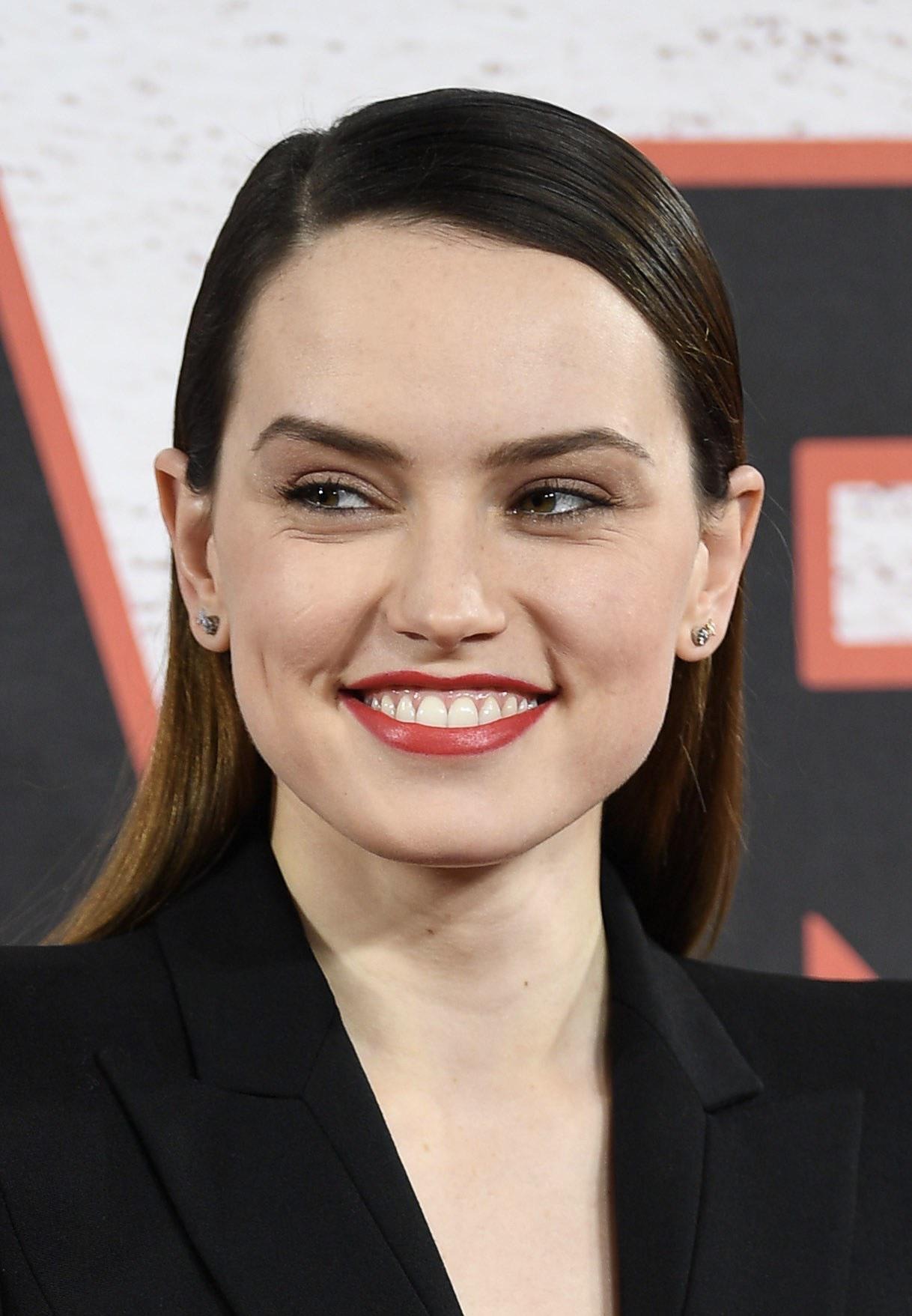 Daisy Ridley Oscar Wilde High Resolution Stock Photography and Images -  Alamy