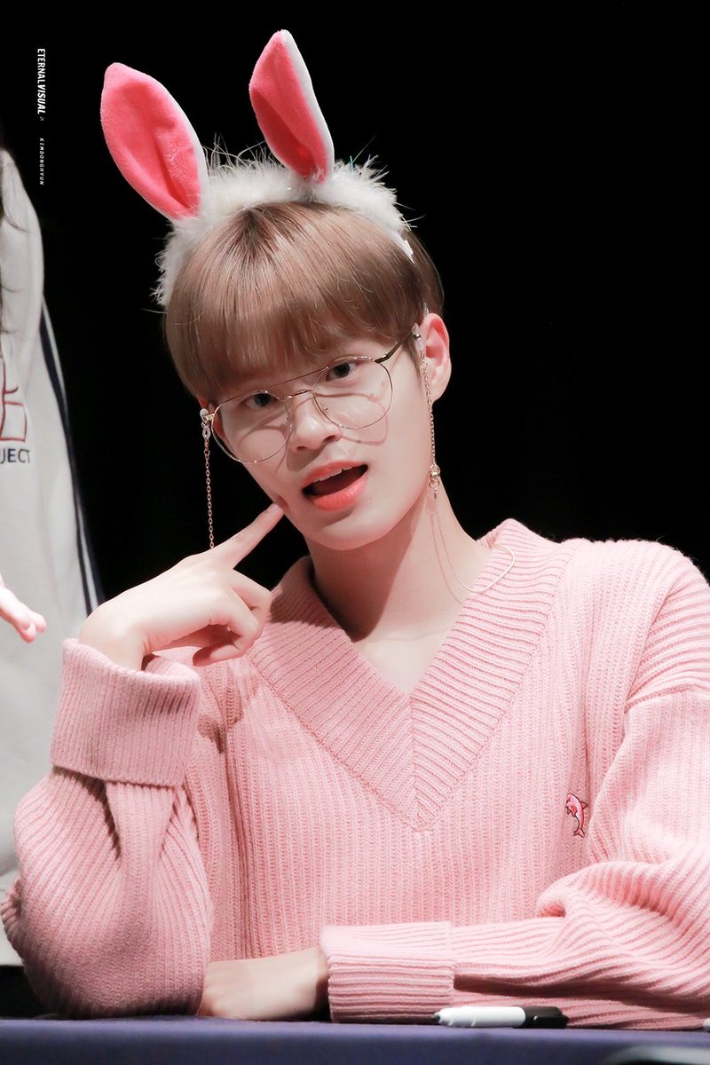 10thang05's tweet photo. Từ thực tập sinh Lee Daehwi cho đến Wanna One Lee Daehwi và giờ là AB6IX Lee Daehwi! Mọi cố gắng của cậu đều khiến tớ và mọi người tự hào.Mong rằng tuổi 20 cậu sẽ thật thành công và hạnh phúc🙆‍♀️Tớ thương cậu rất nhiều💜
#HappyTwentyDaehwi
@LeeDaeHwiVn291 https://t.co/tIZOp7EmC2