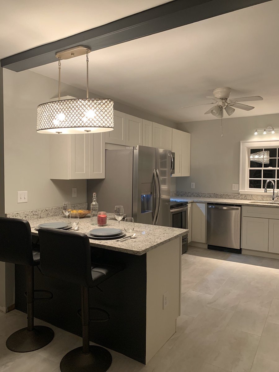 design_enhanced's tweet photo. #kitchen #kitchendecor #kitchendesign #kitchenisland #fixerupper #homeflipper #interiordesigner #remodeling https://t.co/WsrbWMnf1U