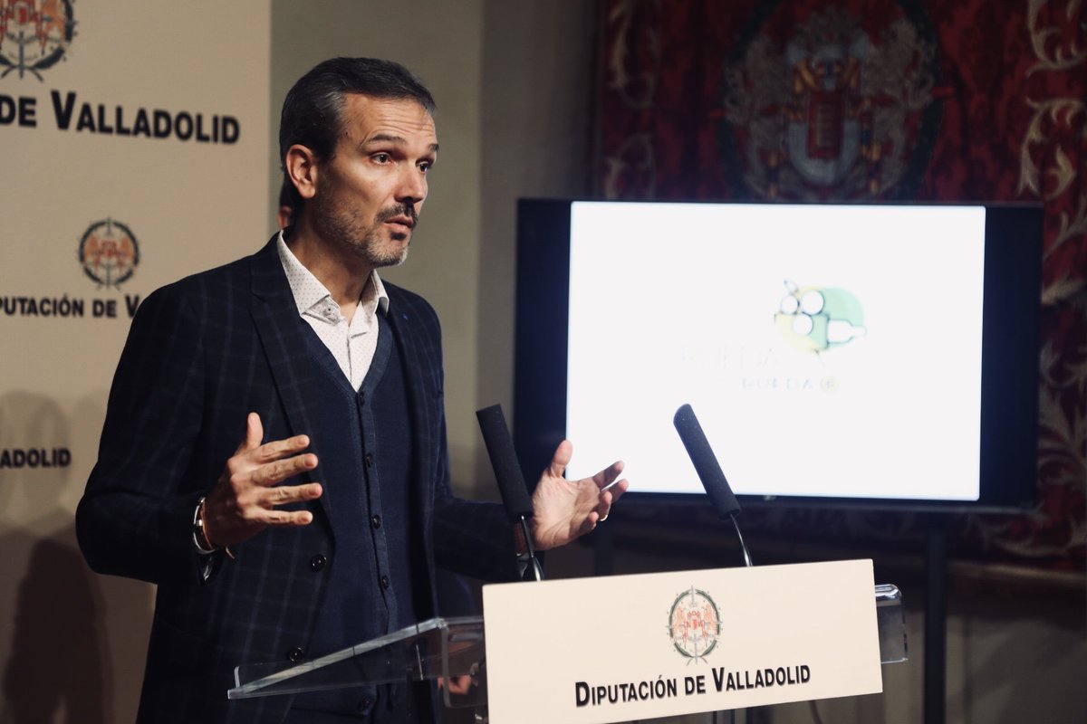 ruedaconrueda's tweet photo. 📻 Hoy hemos presentado el V @ruedaconrueda🍇🎬 con las pilas cargadas. Nos han acompañado, igual de ilusionados, @SantiagoMora2, Dtor. General de la @DORueda, #JavierAngulo como Dtor. de @SEMINCI💋 y Víctor Alonso, vicepresidente de la @Dip_Va.  
#ruedaconrueda2020 https://t.co/MtKp9KrrxR