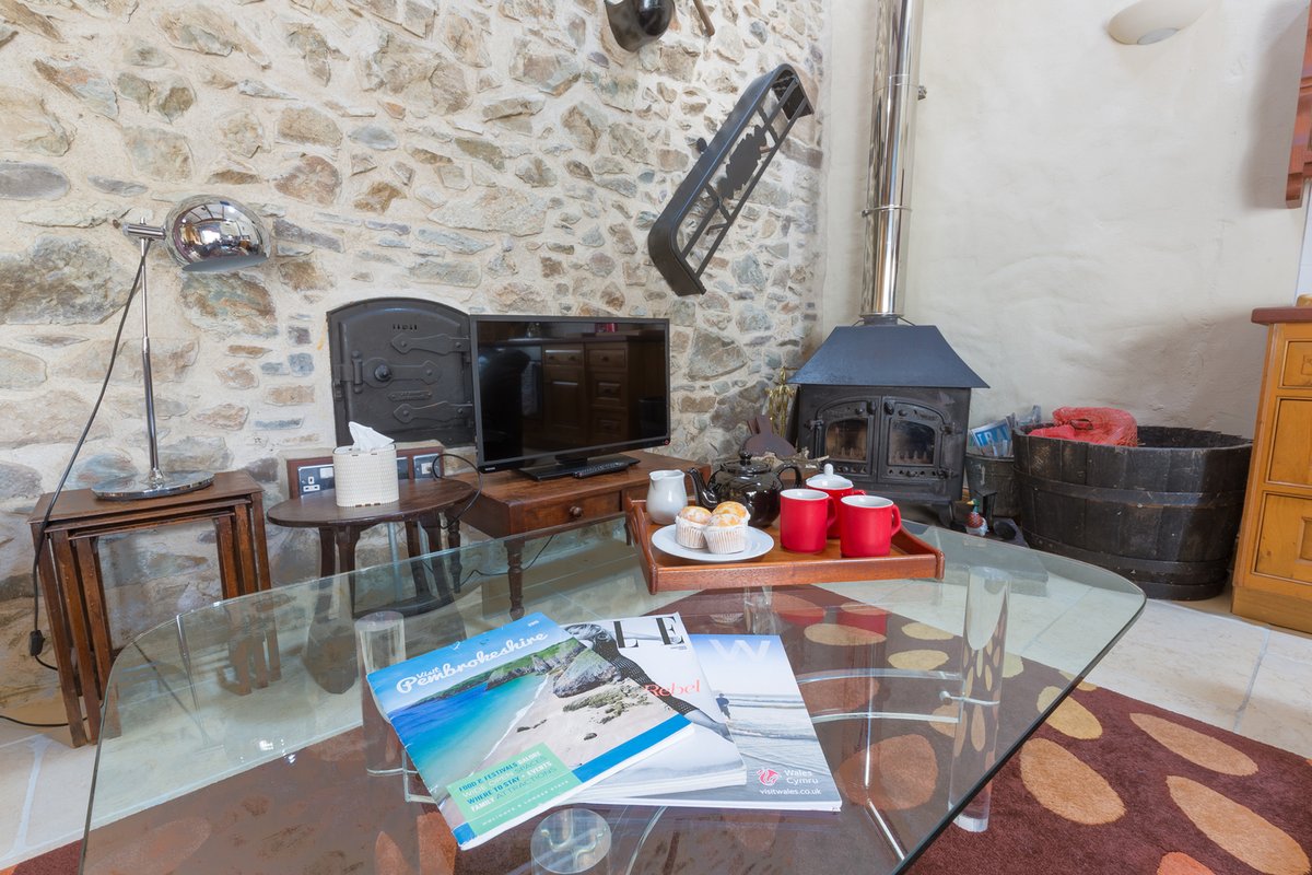 ecobarns's tweet photo. Who is ready for a holiday already?  We still have some availability over February half term. This is a perfect time to explore Pembrokeshire and then return to a comfy and cosy evening in front of the log burner. Visit our website to book! https://t.co/87x2CyQXDl https://t.co/YzeLLSRqxA