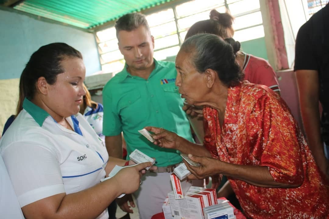 Mis mas sinceras felicitaciones a nuestros trabajadores sociales en su dia, sigan llevando, sembrando el mensaje de Justicia, equidad, Pueblo Adentro. <a href="/NicolasMaduro/">Nicolás Maduro</a> #ProducirPorLaPatria