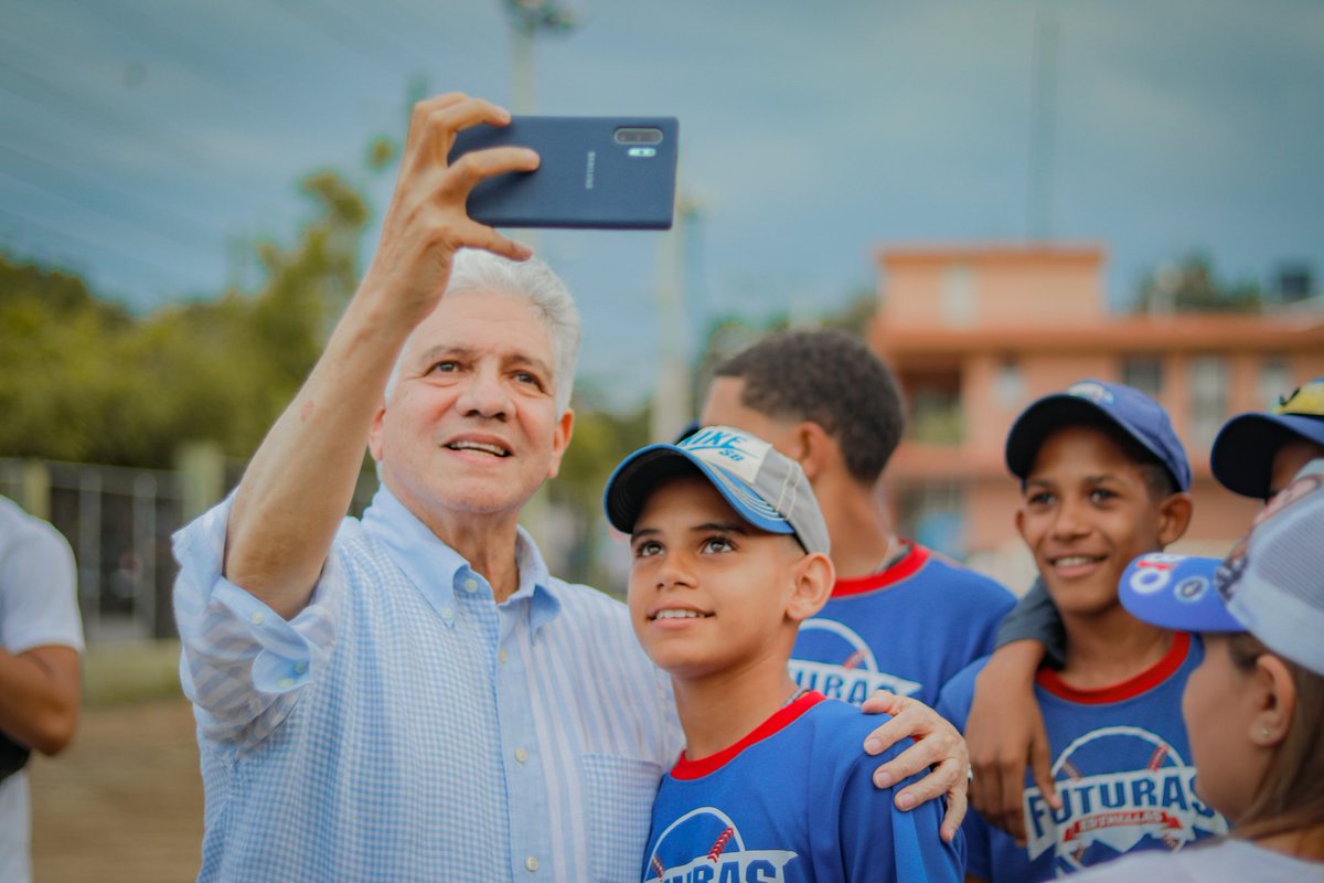 EduardoEstrella's tweet photo. En mayo @luisabinader ganará y llegará al Palacio Nacional para devolverle la esperanza al pueblo dominicano.

 #ElCambioVa #EduardoSenador2020 #ElSenadordeTodos https://t.co/8LffBfUYqu