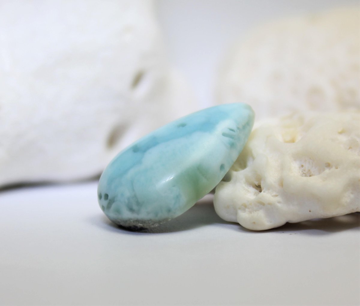 Yu2Xiaogang's tweet photo. Dominican Larimar Teardrop Cab Sky Blue Cabochon pear pectolite aqua blue beach tear drop Stefilia's Stone 3g boho  Amazon gem https://t.co/cLwLbAZsj7 #etsyshop #fashion #MyBeachStore #larimar #Caribbean #boho #Etsy #etsymntt #jewelry #LarimarTearCab https://t.co/ZYZUsgiIsi