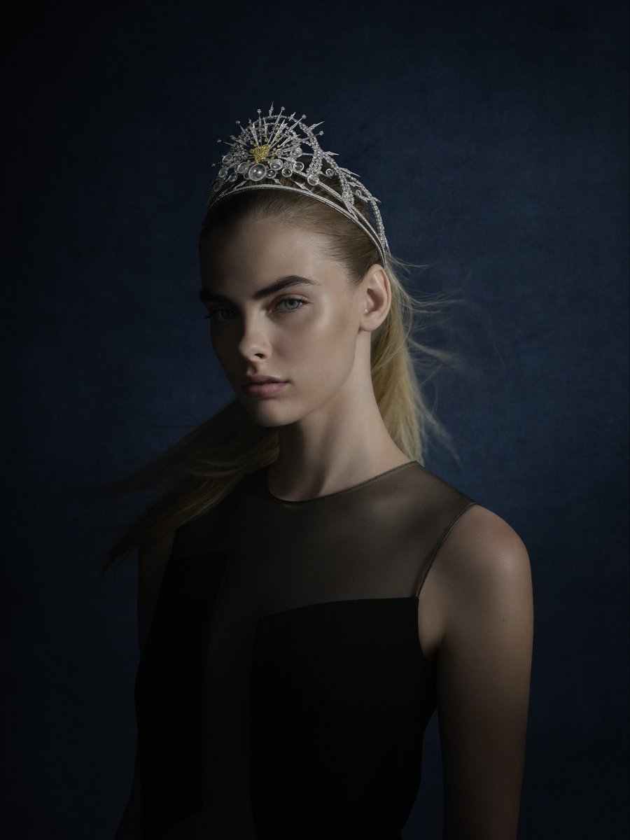 Chaumet's tweet photo. Maison Chaumet unveils the latest addition to the #ChaumetLibrary. Chaumet Tiaras: Divine Jewels explores these exceptional jewellery pieces, emblematic of the Maison's virtuosity for more than two centuries. 

Discover more about this new book on https://t.co/Ha4s4qIIJ1 https://t.co/IXIzZzDuhj