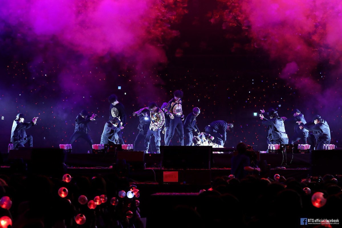 MoonKitten_7's tweet photo. Further proof that BTS really are that powerful on stage💜 #BlackSwanLive https://t.co/gFTemJidNO