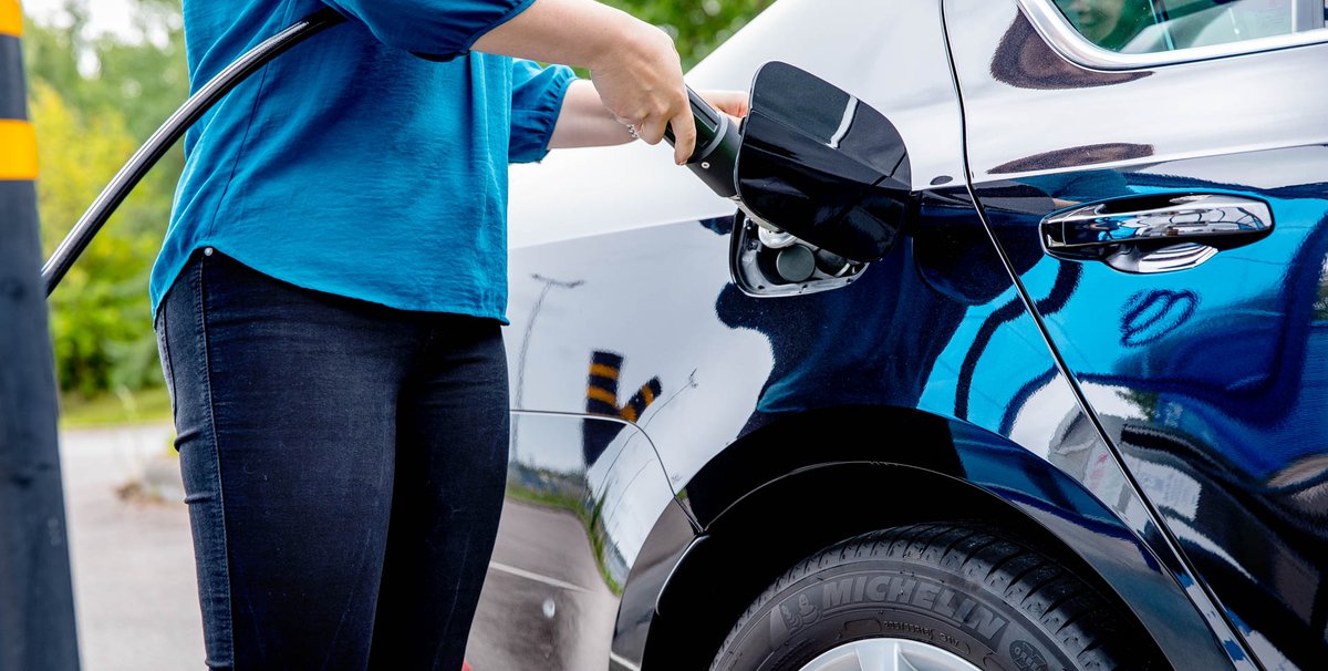 GasumOyj's tweet photo. Kuopion kaasutankkausasema on avattu – nyt saa kaasua tankkiin! Asemamme palvelee sekä henkilöautoja että raskasta kalustoa. Lue lisää: https://t.co/Ylkt6CXZuh 🚗🚛 #ajankaasulla #biokaasu #LNG #puhtaampihuominen🚗🚛 https://t.co/HQheP3yBk2