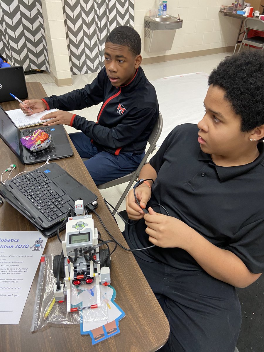 Mcscience348's tweet photo. Wow! We are on the move! We are making great progress with our UC #m2se #STEM #mthcsproud #myohioclassroom https://t.co/6B5r8RDZvT