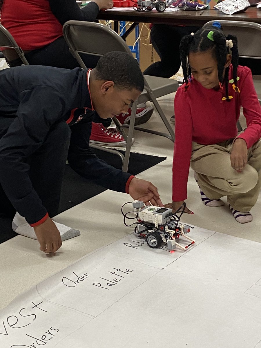 Mcscience348's tweet photo. Wow! We are on the move! We are making great progress with our UC #m2se #STEM #mthcsproud #myohioclassroom https://t.co/6B5r8RDZvT