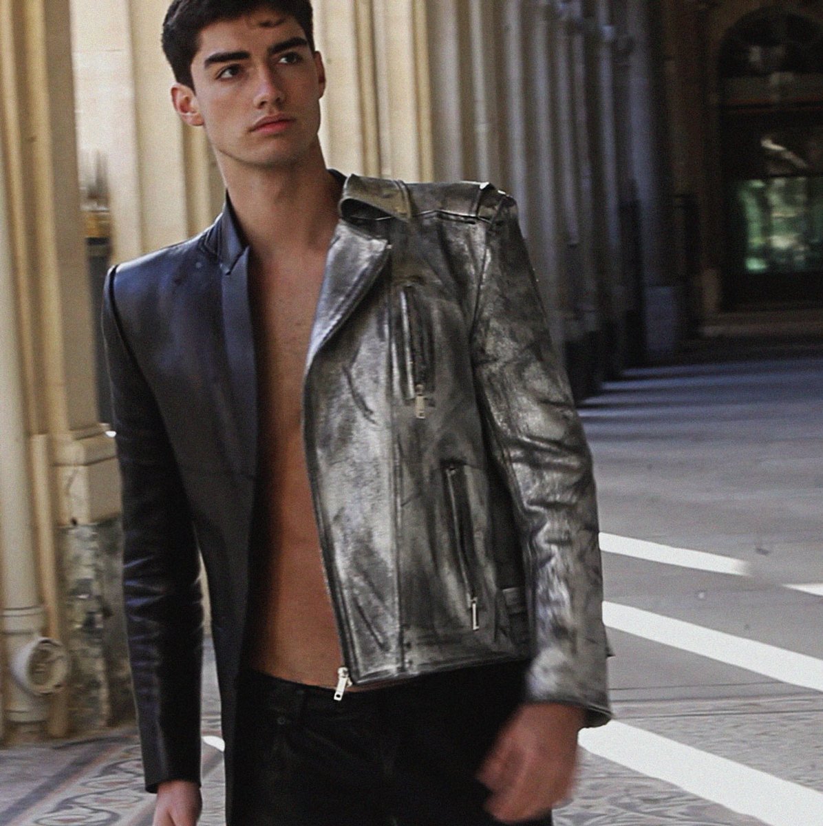 jitroisparis's tweet photo. Mixing cloud I ’ featuring our ‘rider ’ leather jacket for men and our iconic #jitrois black leather blazer. Find your own jacket on https://t.co/5FhIY04wtV
thanks to #pascalsaal https://t.co/Y0EueBM2Ud