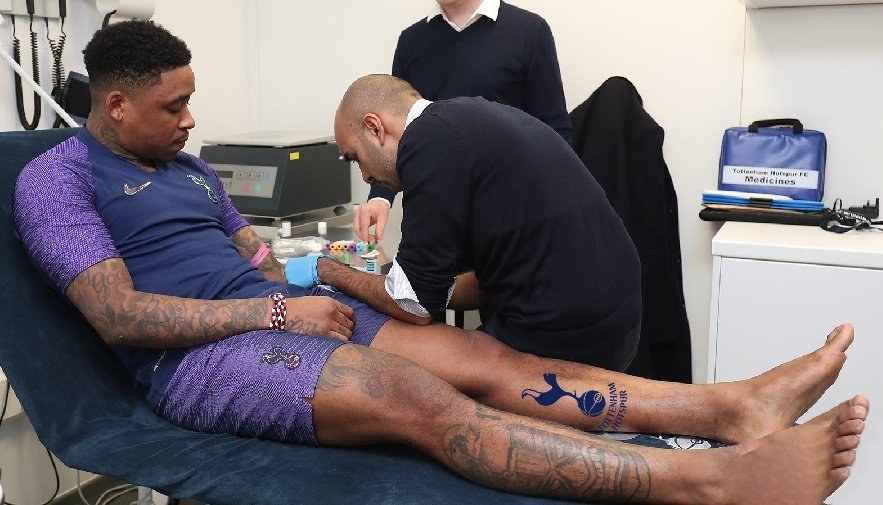 ʜᴇ'ꜱ ᴀ ʏɪᴅᴅᴏ on X: "Man is a Yid. Check out the tattoo on his leg #COYS #THFC #Bergwijn Bonus points if you can find what's wrong with the pic https://t.co/YDE8T7ZUyh" /