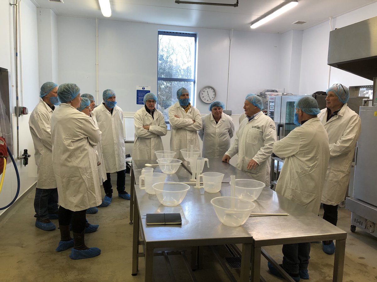 FoodCentreWales's tweet image. Mae’r gweithdy Mygu Bwyd Môr yn ei anterth yma yn y Ganolfan heddiw. Mae'n wych gweld nifer o gynhyrchwyr bwyd môr lleol yn bresennol!
🐟🐟🐟
The #seafood smoking workshop is in full swing here at the Centre. It’s fantastic to see such a great turnout of local seafood producers!