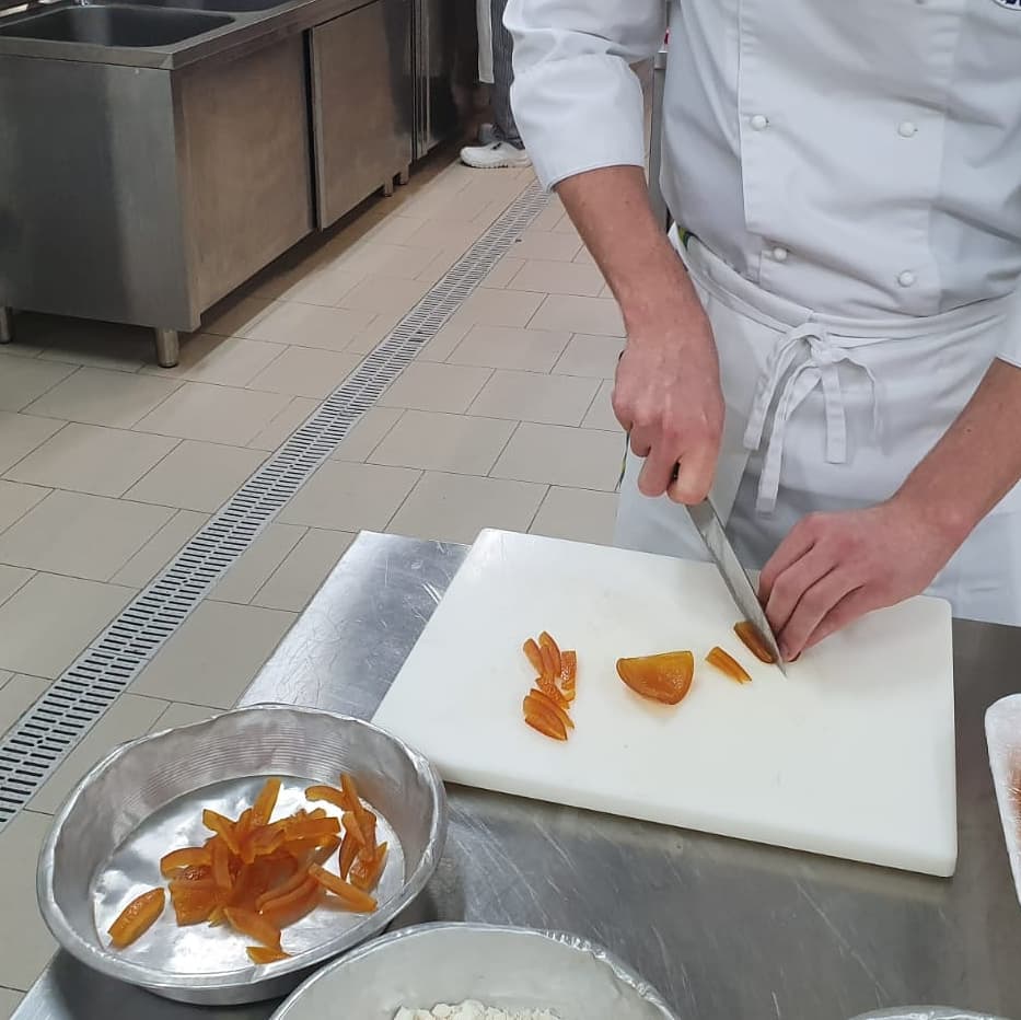 istitutomorano's tweet photo. #IstitutoMorano #Caivano #IPSEOA
#Oggi #today la 4F1A porta un po' di #Sicilia nelle #Esercitazioni preparando i tipici #cannoli
#mercoledì #29Gennaio #Menu #regionale Chef il prof Sabatino Nunziata https://t.co/qnSrHPC2TB