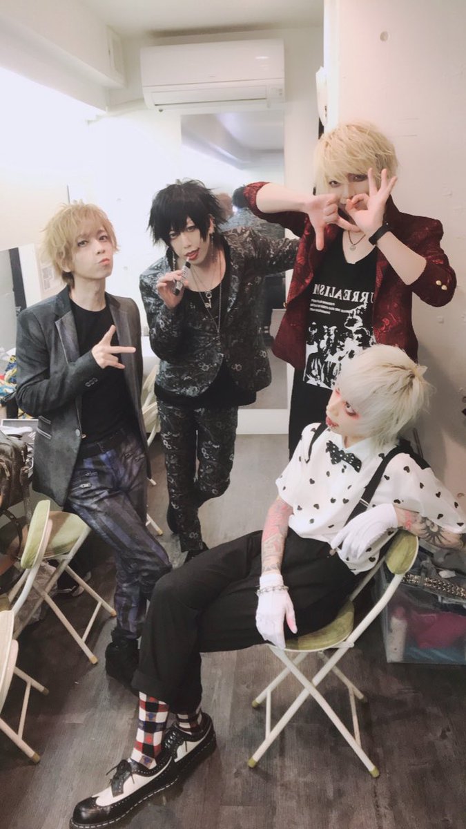 N_L_OFFICIAL_'s tweet photo. 【TOUR  FINAL  当日券なんと７円‼︎】

🎰2020.02.10 （月）

🎰赤羽ReNY alpha

🎰
777円ワンマンツアー2019
【JUNKY！×２】－東京－ TOUR FINAL

🎰[OPEN / START]18:00 / 18:30

🎰チケット（受付け中‼︎）
プレミアム　¥7.777
一般前売り　¥777
当日　¥7

https://t.co/1LTsFvOJB7 https://t.co/qajiZ31XlN