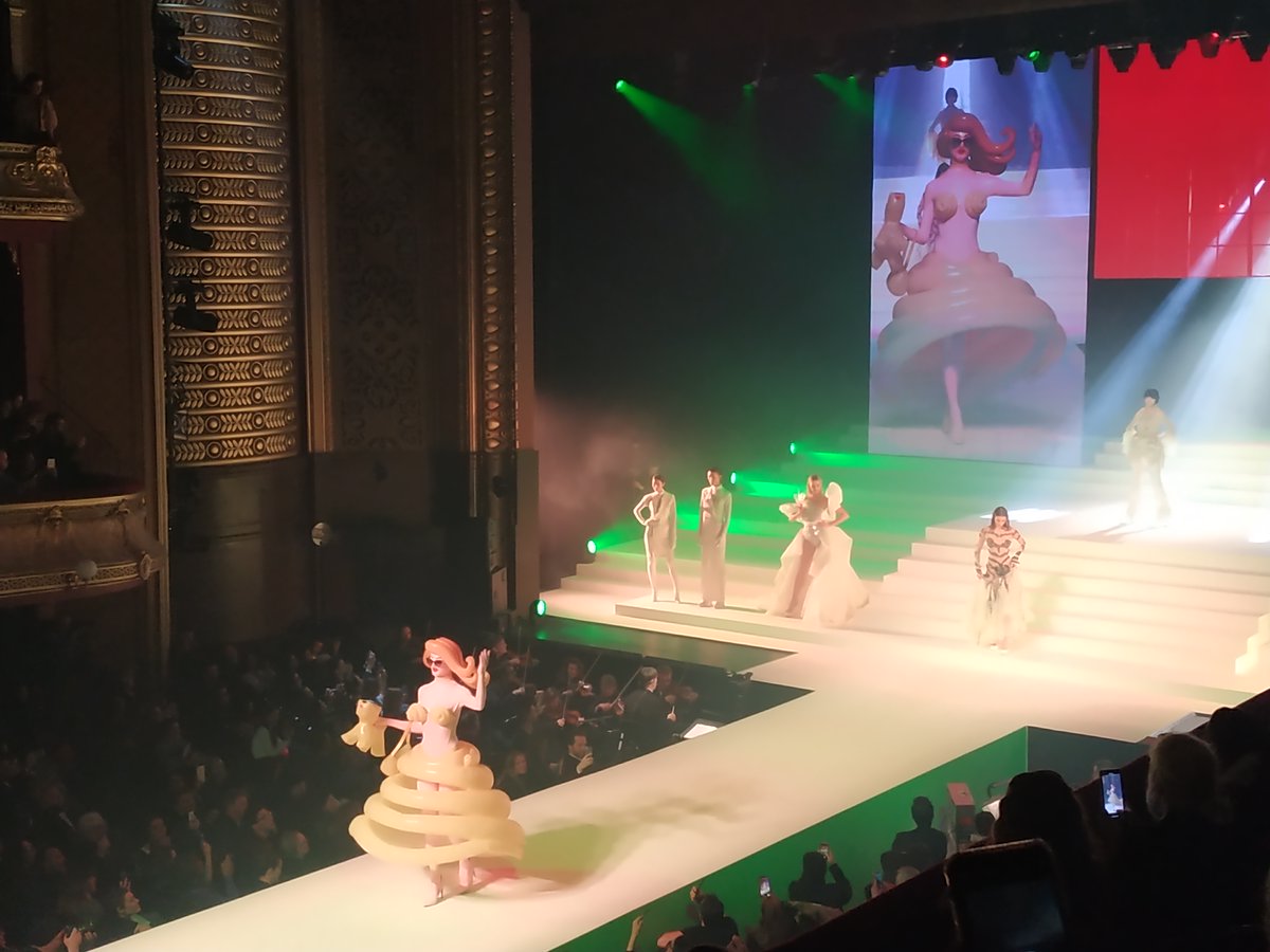 BrainsonicParis's tweet photo. Le pôle #BrainsonicEvent a retransmis les adieux de @JPGaultier aux podiums parisiens lors de son dernier show de la #ParisFashionWeek #HauteCouture #SS20 ! #PFW #JPGFREAKING50 #digitalevent https://t.co/PuPeeeBCQP