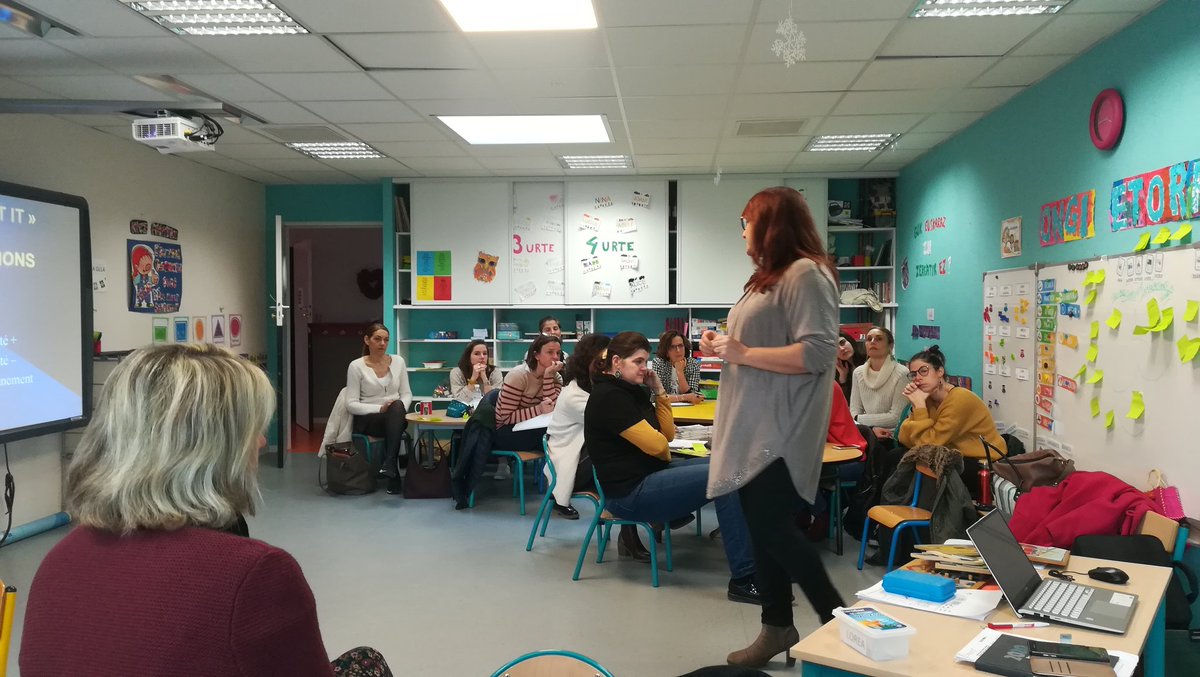 1ere  journée de formation des personnels enseignants et AESH de l école Largenté sur les troubles du spectre de l autisme....Dr Lafitte et M. Abadie nous partagent leurs connaissances pour adapter notre enseignement quotidien. Merci pour cette formation riche et professionnelle.