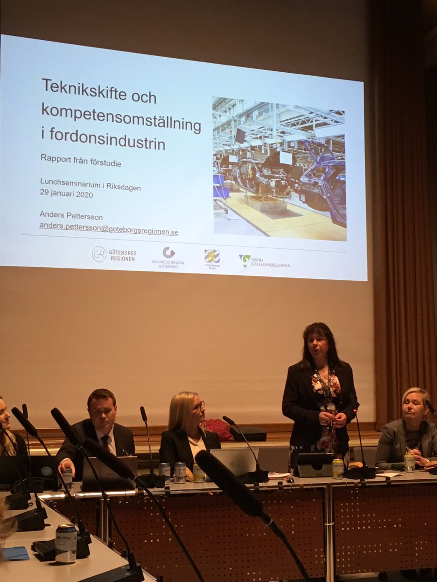 jsittenfeld's tweet photo. Elektrifieringen i fordonsindustrin sker snabbt och innebär omfattande behov av kompetensutveckling av i första hand ingenjörer. Samtal i riksdagen med bl a @MarieLouise_HS @annajohansson @fridaande @vgregion @volvocars https://t.co/tETaheEIik