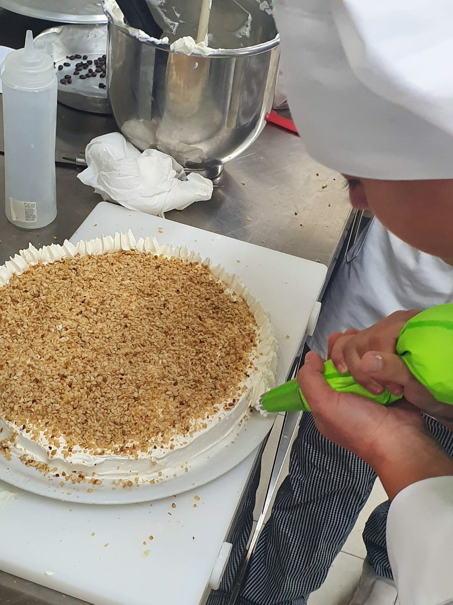 istitutomorano's tweet photo. #IstitutoMorano #Caivano #IPSEOA #Esercitazione del #13Gennaio 3F1A chef prof Sabatino Nunziata.
#passion #italianstyle #news #pic #picoftheday #photo #job #cooking https://t.co/25VrDOfDNS