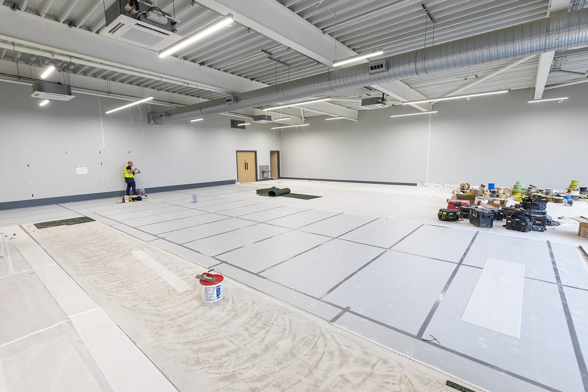 Take a look inside the new £14.5million Bulmershe Leisure Centre. 👀👀

It’s really coming on now and we’ve started to fill the pool! 🏊‍♂️🏀🏸🤸‍♂️🏋️‍♀️🥊💃

<a href="/PellikaanConstr/">Pellikaan UK</a> @PlacesLeisure