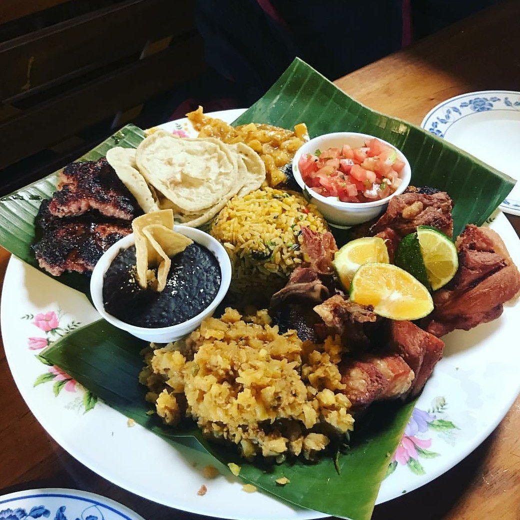 Tour, hotels and restaurants with the best Costa Rican food, enjoy this delicious meal and contact us 😋