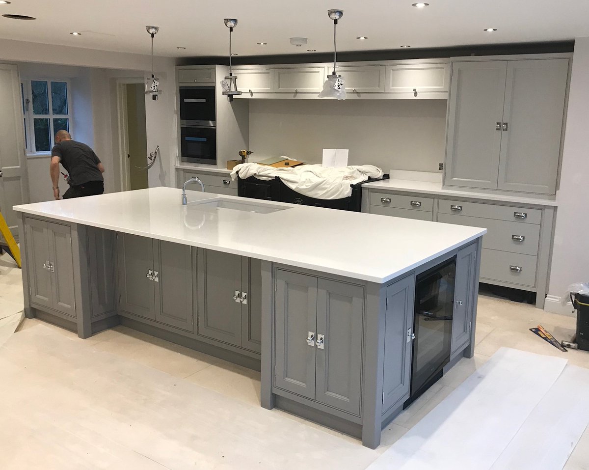 MillstoneRuss's tweet photo. Worktop installation in #essex using Silestone Eternal Statuatio - beautiful quartz with a white base and subtle grey vein. Cabinets crafted by Leo Joinery #kitchen #kitchendesign #quartz #silestone #interiordesign https://t.co/8OFxTbcQ6M
